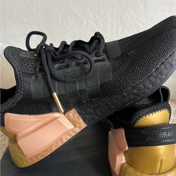 New Adidas NMD Black Gold Rose Gold Shoes size Youth Womens